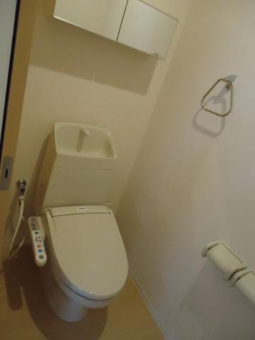 加古川市加古川町中津のアパートのトイレ|シャワー付トイレ