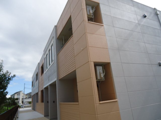 加古川市加古川町中津のアパート