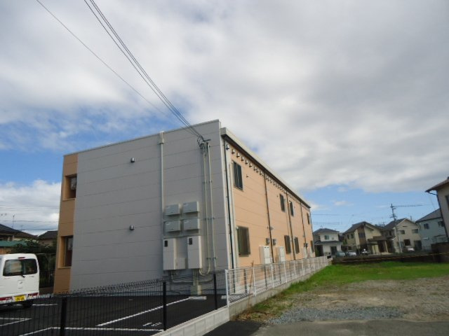 加古川市加古川町中津のアパートの外観|外観写真（昼）