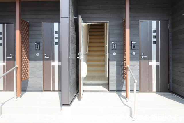 加古川市尾上町安田のアパートの玄関