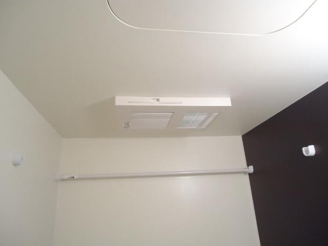 加古川市野口町野口のアパートのその他|浴室乾燥機