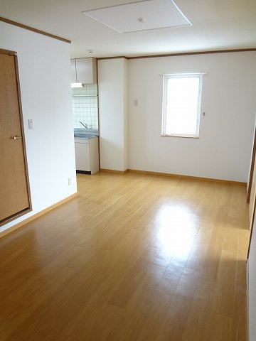 グレイスランド鳴門Ａの居間・リビング|使いやすいリビングです