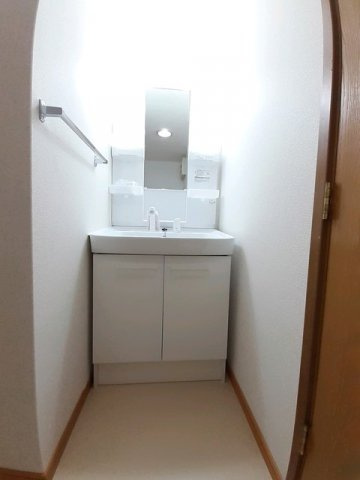 オーブリー鳴門　Ｂの洗面所|コンパクトで使いやすい洗面所