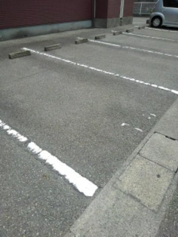 オーブリー鳴門　Ｂの駐車場|駐車場があるので、車を買う予定の方も安心です