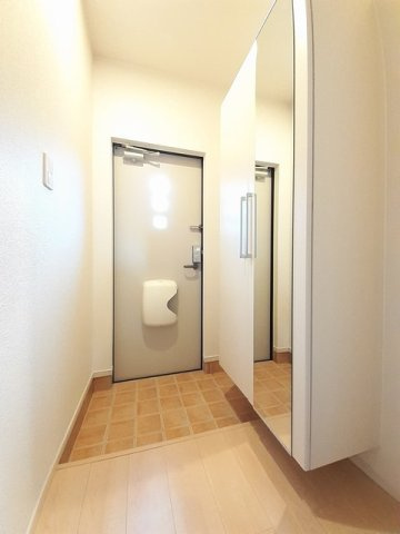 ロータス南島田Ｄの玄関