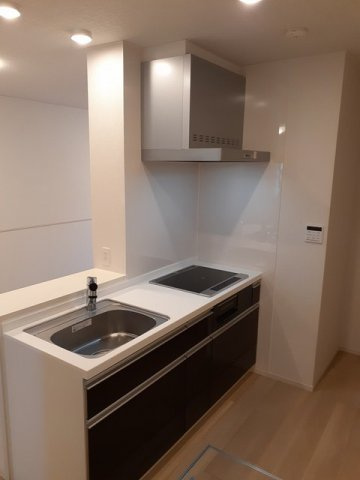 エクセレント　ヴィラ　Ⅱのキッチン|コンパクトなキッチンで掃除もラクラク