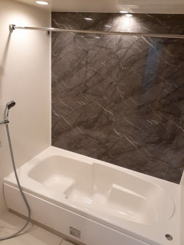 エクセレント　ヴィラ　Ⅱの浴室|落ち着いた空間のお風呂です