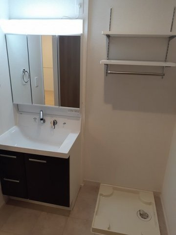 エクセレント　ヴィラ　Ⅱの独立洗面台|スペースが確保できる洗面所です