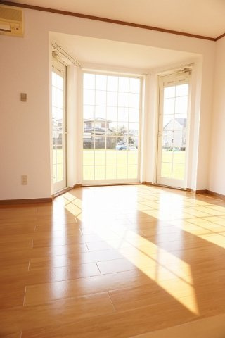 ＥＳＰＯＩＲ　ＫＵＲＯＤＡの居間・リビング