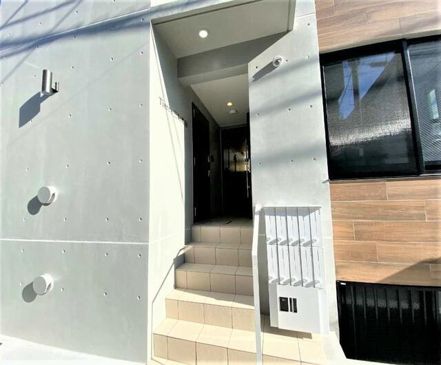 Ｔｉｅｒｒａ三軒茶屋のエントランス|防犯カメラ、宅配ボックス 