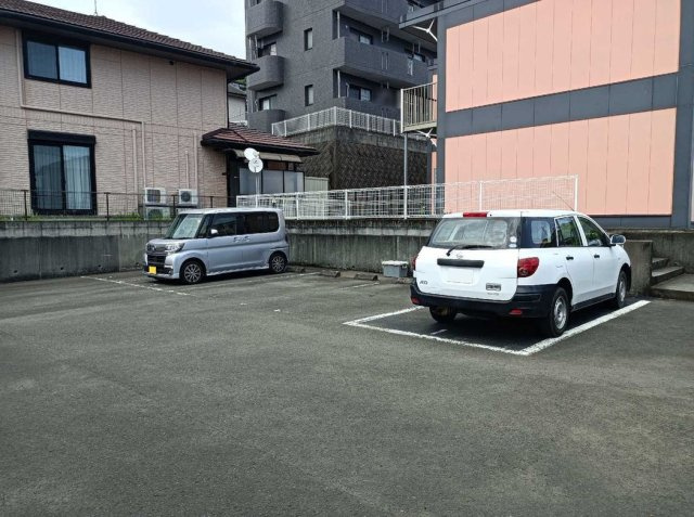 【駐車場】