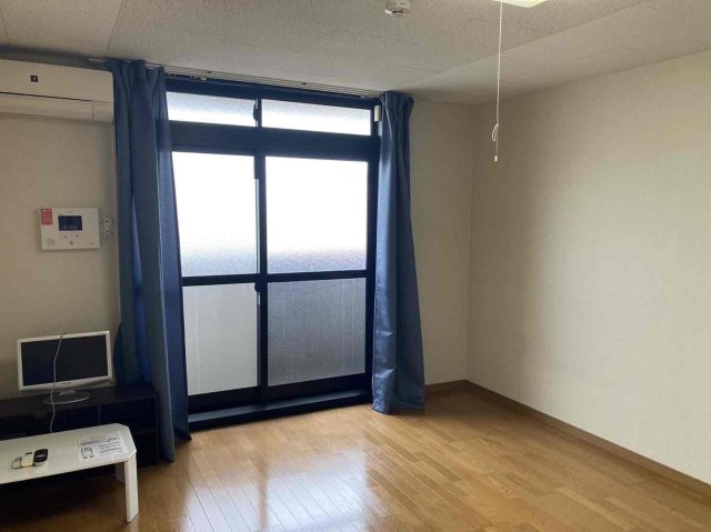 レオパレスソアレの居間・リビング