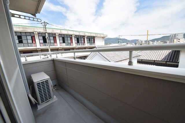 山手1丁目戸建A棟のバルコニー