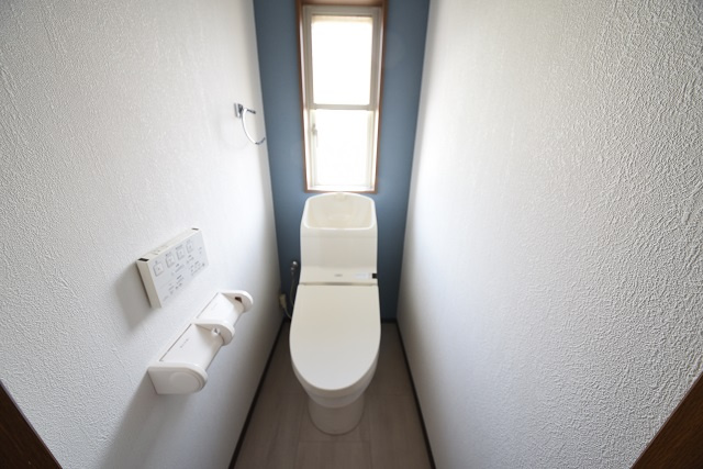 山手1丁目戸建A棟のトイレ