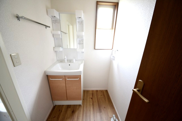 山手1丁目戸建A棟の洗面所