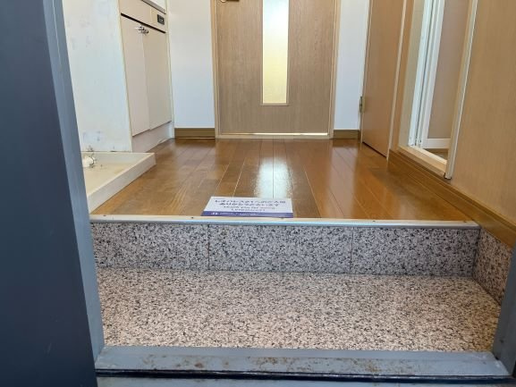 西宮市山口町下山口１丁目の賃貸マンションの玄関