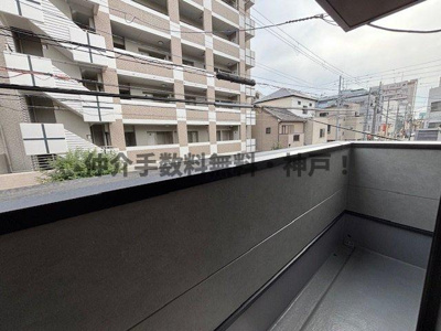 【バルコニー】 | 神戸市須磨区大黒町1丁目　新築戸建　仲介手数料無料！ | 外からの目が気にならないバルコニーで洗濯物が干せます