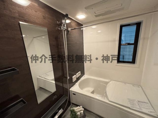 【浴室】 | 神戸市須磨区大黒町1丁目　新築戸建　仲介手数料無料！ | 落ち着いた空間のお風呂です