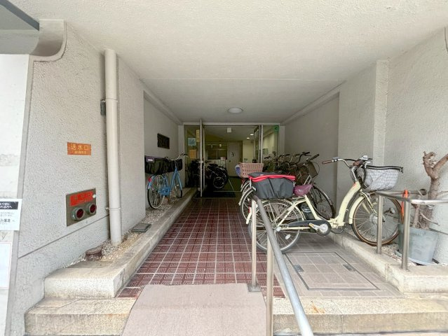 ローズコーポ新大阪第1のエントランス