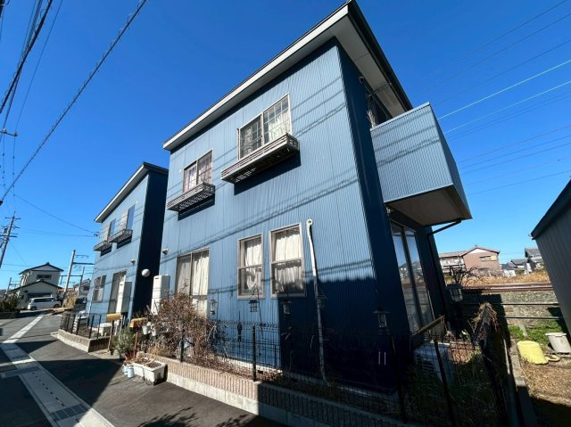 豊川市篠束町西宮のアパートの外観