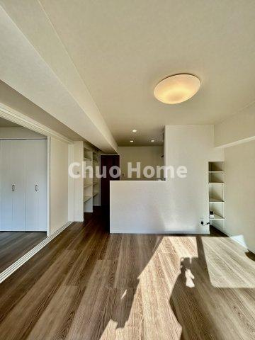 蔵前コヤマハイツの居間・リビング|【居間・リビング】「ＬＤＫは家族団らんをデザイン」広いＬＤＫでは家族が集まり一緒の時間を過ごせる工夫がされております。何気ない一日の当たり前のひとコマがいつか一生の宝物になります