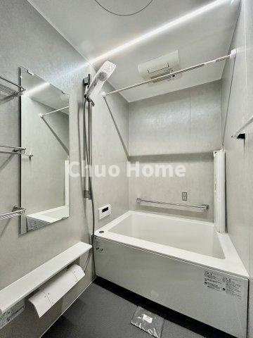 蔵前コヤマハイツの浴室|【バスルーム】暖房換気乾燥機付きシステムバスルーム。暖房・冷風・換気・乾燥など、毎日を快適に過ごせるうれしい機能が揃っています。雨の日の洗濯物も安心です。