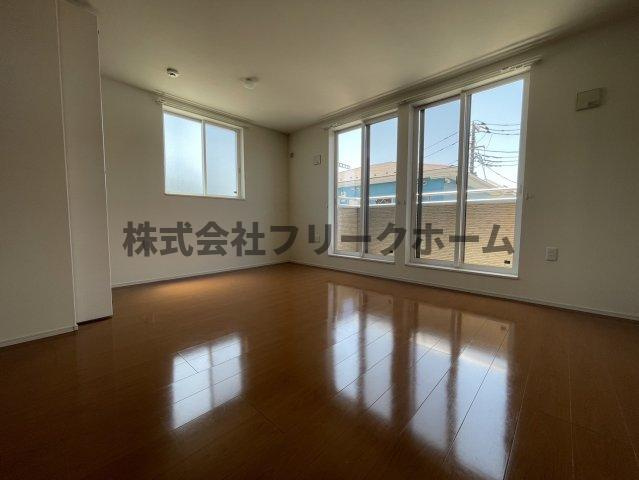 三鷹市北野２丁目のタウンの居間・リビング