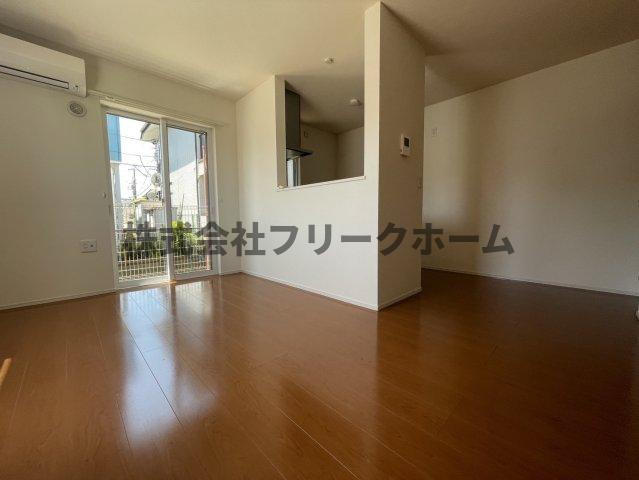 三鷹市北野２丁目のタウンの居間・リビング