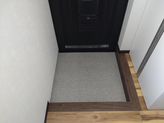 岡部ビルの玄関