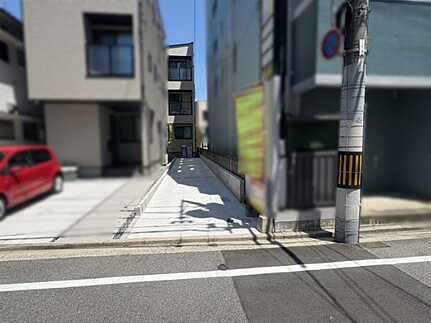 広島市中区千田町2丁目　新築一戸建ての前面道路含む現地写真