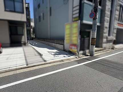 広島市中区千田町2丁目　新築一戸建ての前面道路含む現地写真