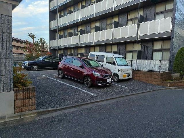 レオパレスＱＵＡＴＴＲＯの駐車場