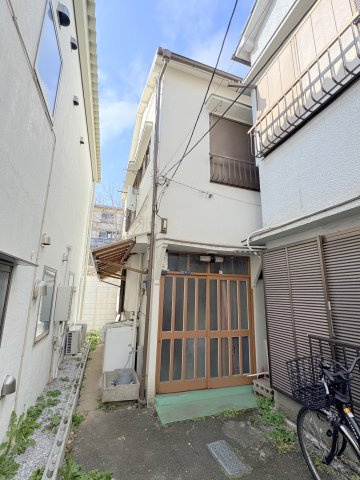 シャトー岸町の外観