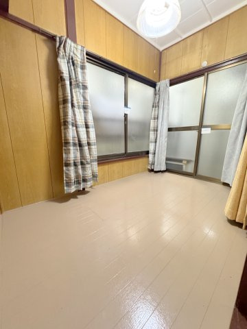 シャトー岸町の洋室