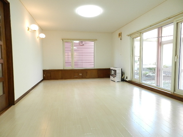 登別市若草町2丁目25-7戸建の居間・リビング