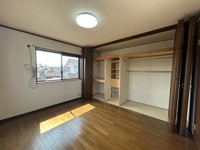 鶴ヶ島市鶴ヶ丘二世帯住宅の洋室|2階：洋室8.5帖