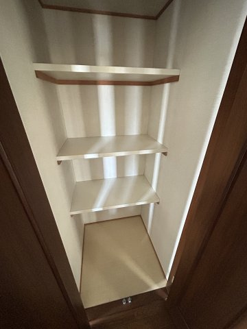 鶴ヶ島市鶴ヶ丘二世帯住宅の収納|2階：廊下収納