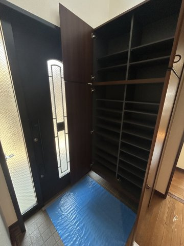 鶴ヶ島市鶴ヶ丘二世帯住宅の玄関