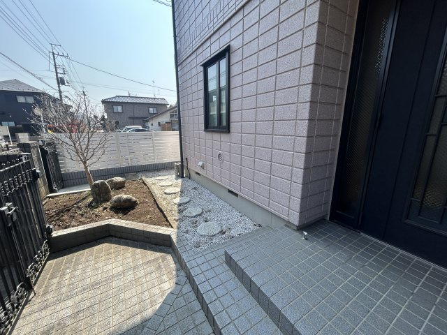 鶴ヶ島市鶴ヶ丘二世帯住宅の玄関