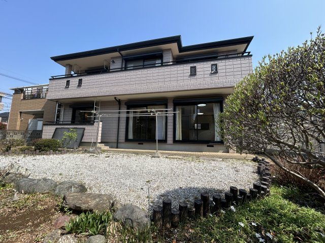 鶴ヶ島市鶴ヶ丘二世帯住宅の外観|お庭からの外観