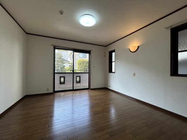 鶴ヶ島市鶴ヶ丘二世帯住宅の洋室|1階：8.5帖の洋室