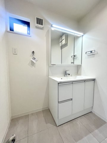 板橋区高島平5丁目　始発駅　綺麗なリフォーム住宅の洗面所