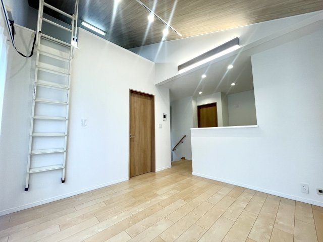 板橋区高島平5丁目　始発駅　綺麗なリフォーム住宅の居間・リビング