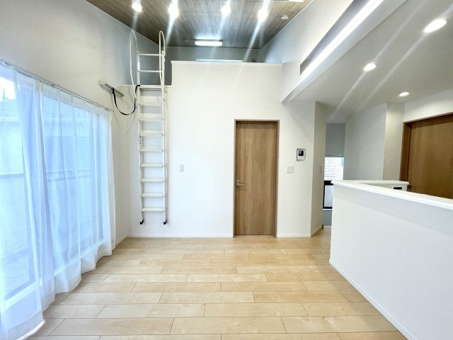 板橋区高島平5丁目　始発駅　綺麗なリフォーム住宅の居間・リビング