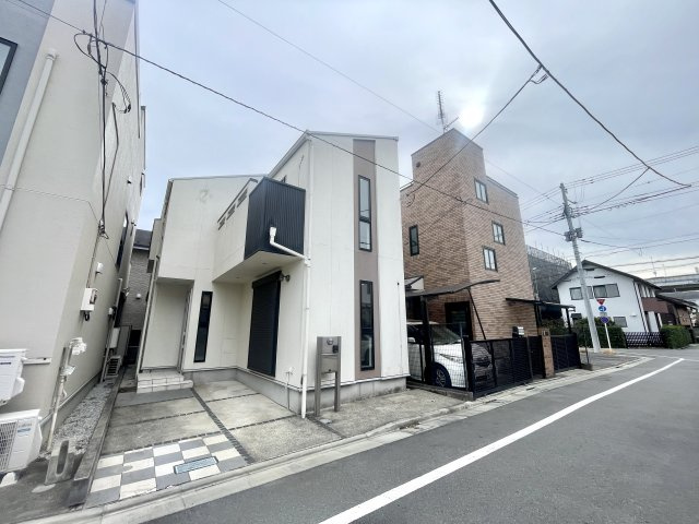 板橋区高島平5丁目　始発駅　綺麗なリフォーム住宅の前面道路含む現地写真