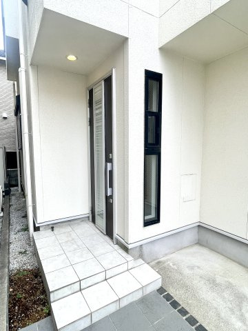 板橋区高島平5丁目　始発駅　綺麗なリフォーム住宅の玄関