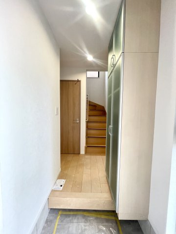 板橋区高島平5丁目　始発駅　綺麗なリフォーム住宅の玄関