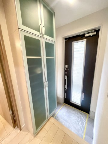 板橋区高島平5丁目　始発駅　綺麗なリフォーム住宅の玄関