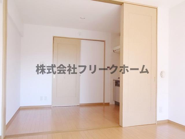 三鷹市井口１丁目の賃貸マンションの居間・リビング