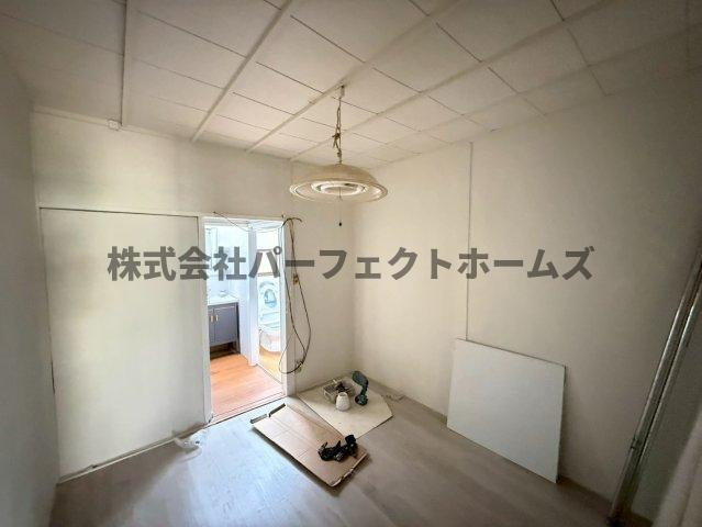 黒原旭町戸建　賃貸の居間・リビング|ゆったりとした居間です